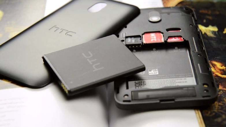 HTC Desire 210 в разобранном виде