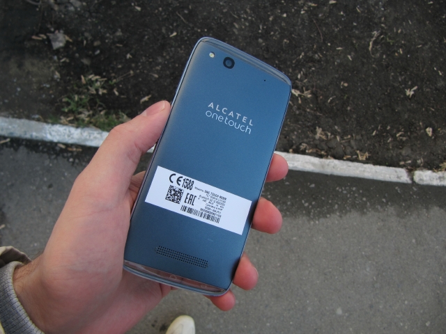 Alcatel One Touch Idol Alpha.