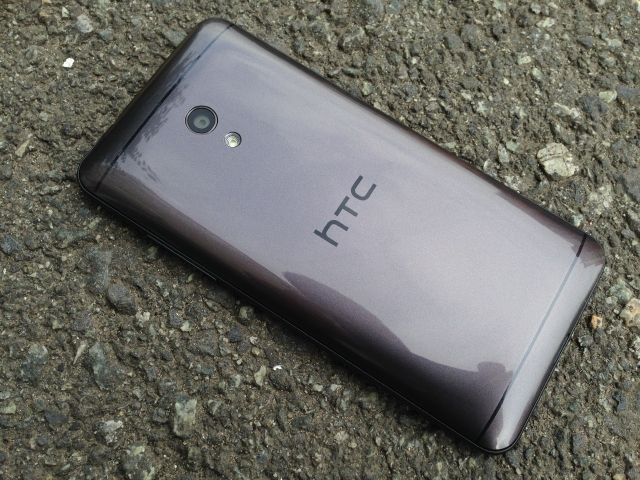 HTC Desire 700.