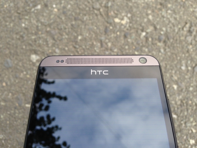 HTC Desire 700.