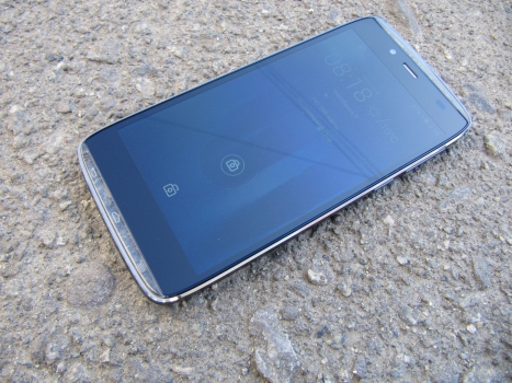 Alcatel Idol Alpha.